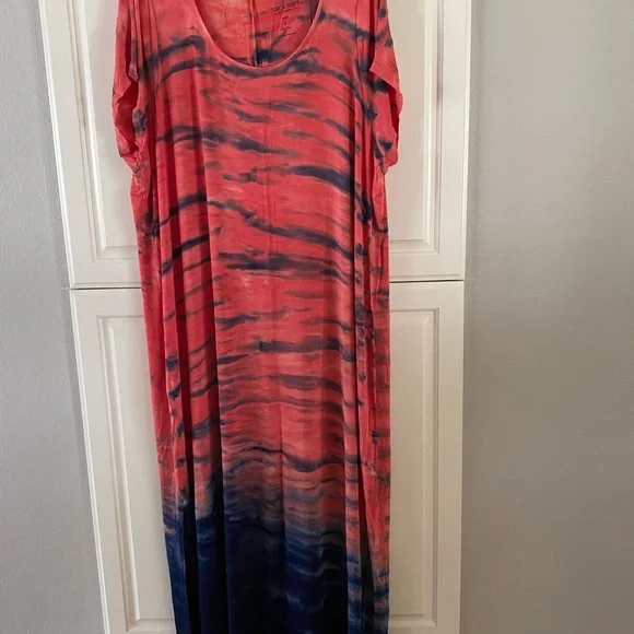 Torrid short sleeve maxi coral ombre side slit - Picture 4 of 6